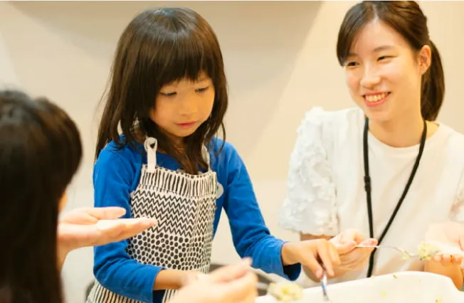 子ども食堂での食事風景